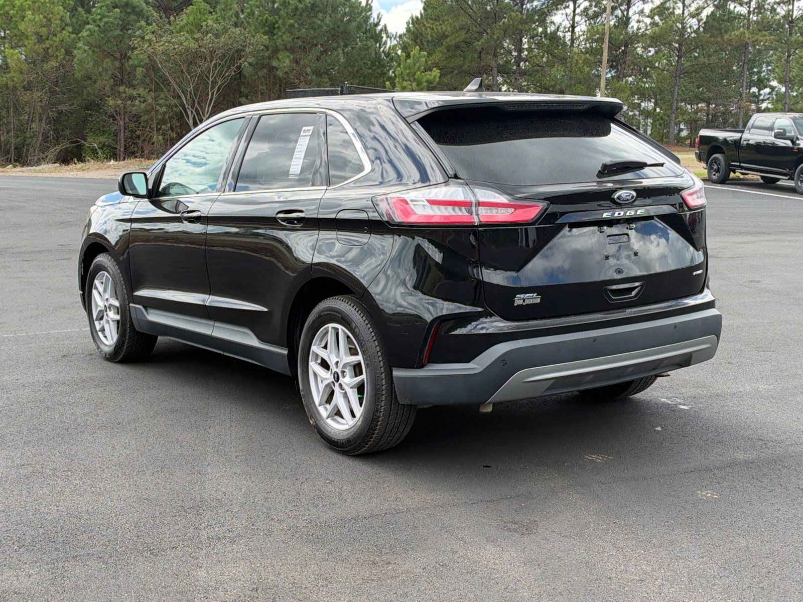 Used 2024 Ford Edge SEL AWD/4WD image 7