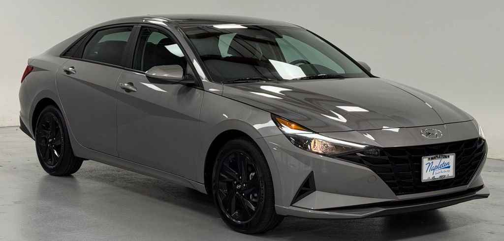 Used 2023 Hyundai Elantra SEL w/ Preferred Accessory Package FWD image 6