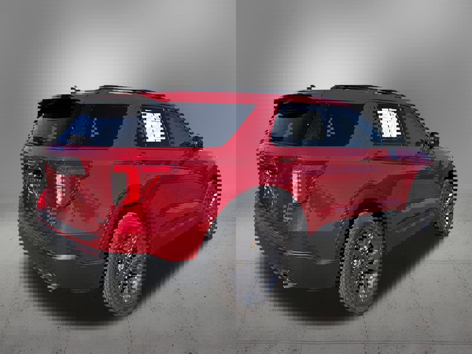 Used 2024 Ford Explorer XLT w/ Equipment Group 202A image 4