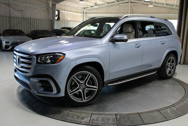 Used 2025 Mercedes-Benz GLS 450 4MATIC w/ AMG Line Exterior image 4