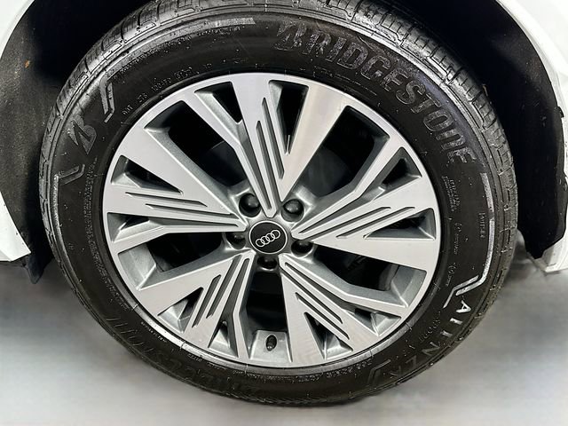 Used 2025 Audi Q4 e-tron Premium w/ Convenience Package image 31
