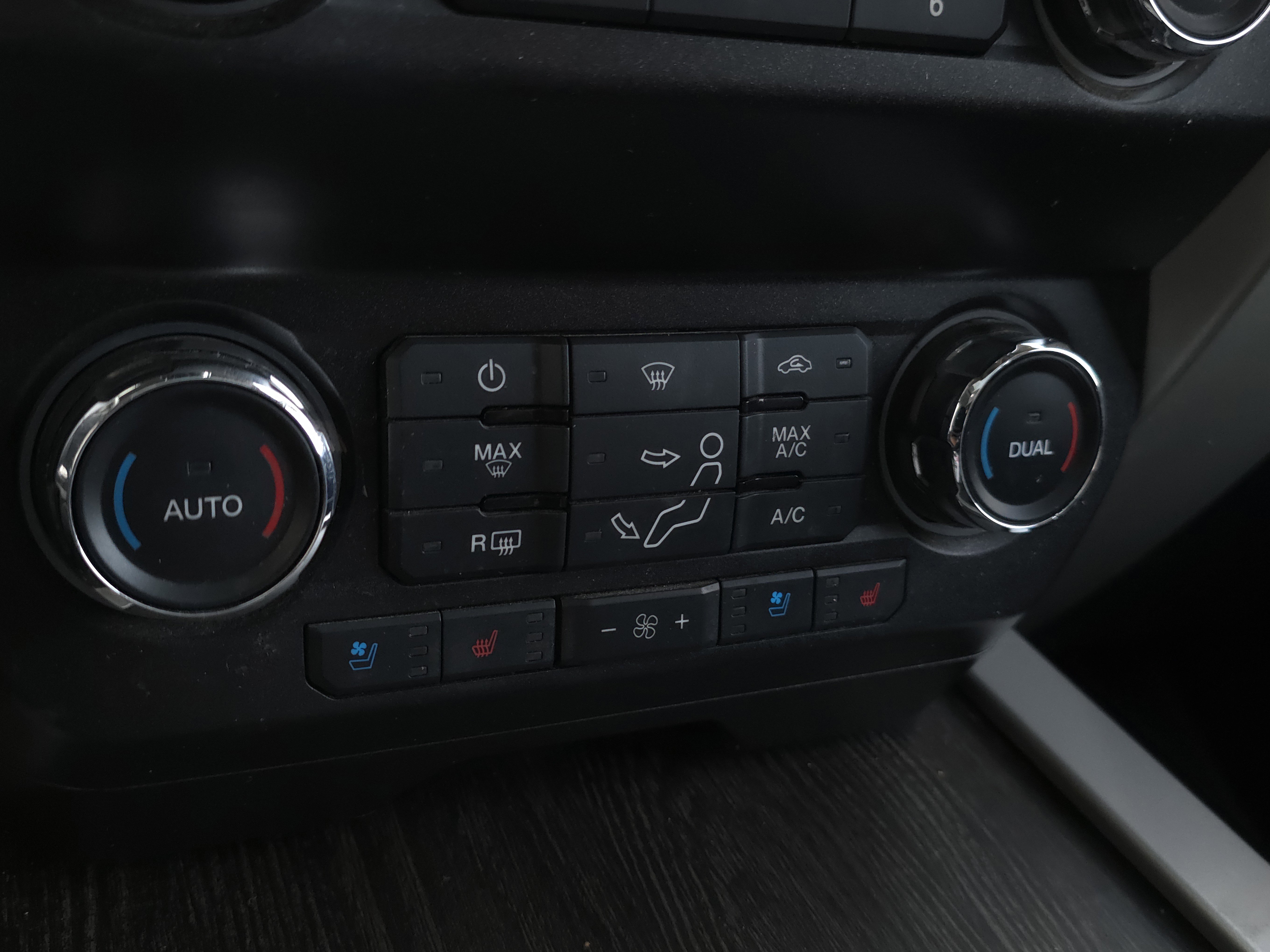 Used 2021 Ford F250 Lariat w/ Tremor Off-Road Package image 22