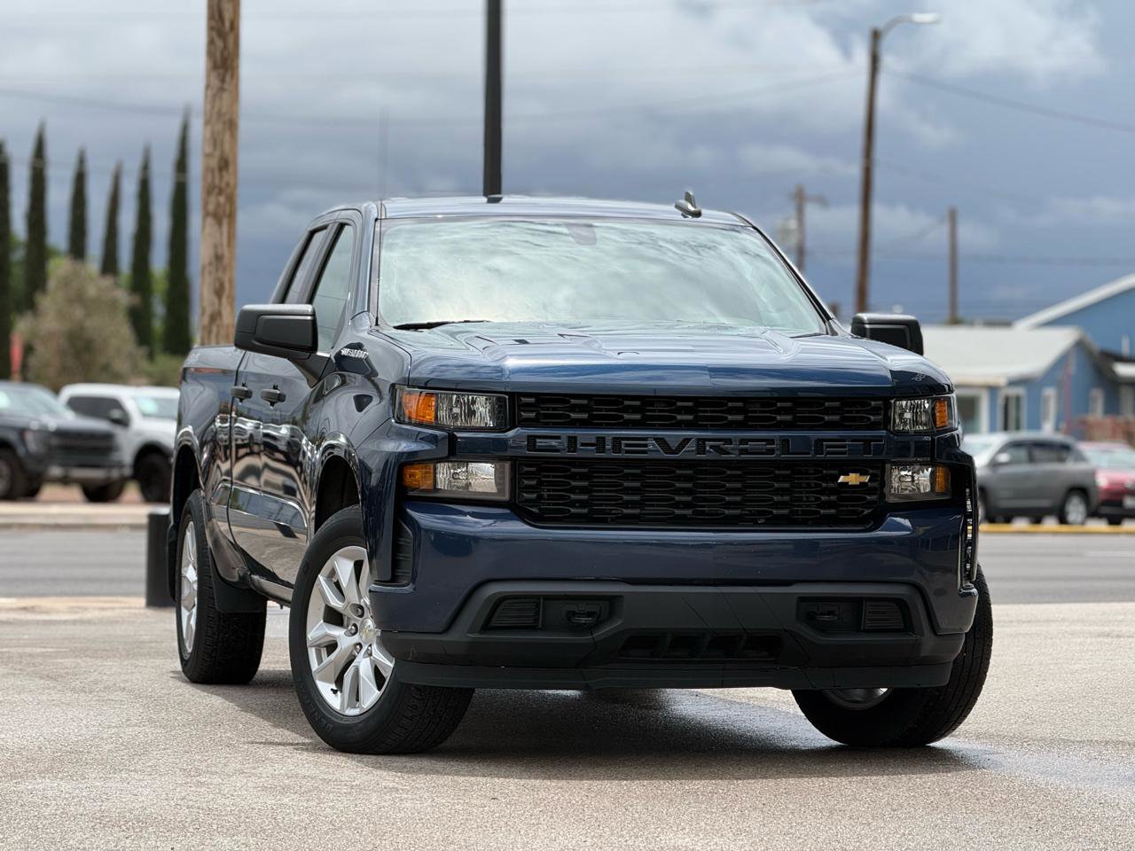 Used 2020 Chevrolet Silverado 1500 Custom w/ Custom Value Package AWD/4WD image 2