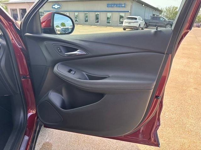 Used 2023 Buick Encore GX Essence w/ Experience Buick Package FWD image 25