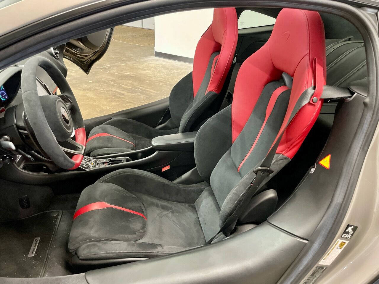 Used 2017 McLaren 570S RWD image 33