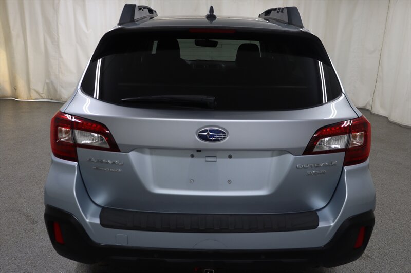 Used 2017 Subaru Outback 3.6R Limited AWD/4WD image 6