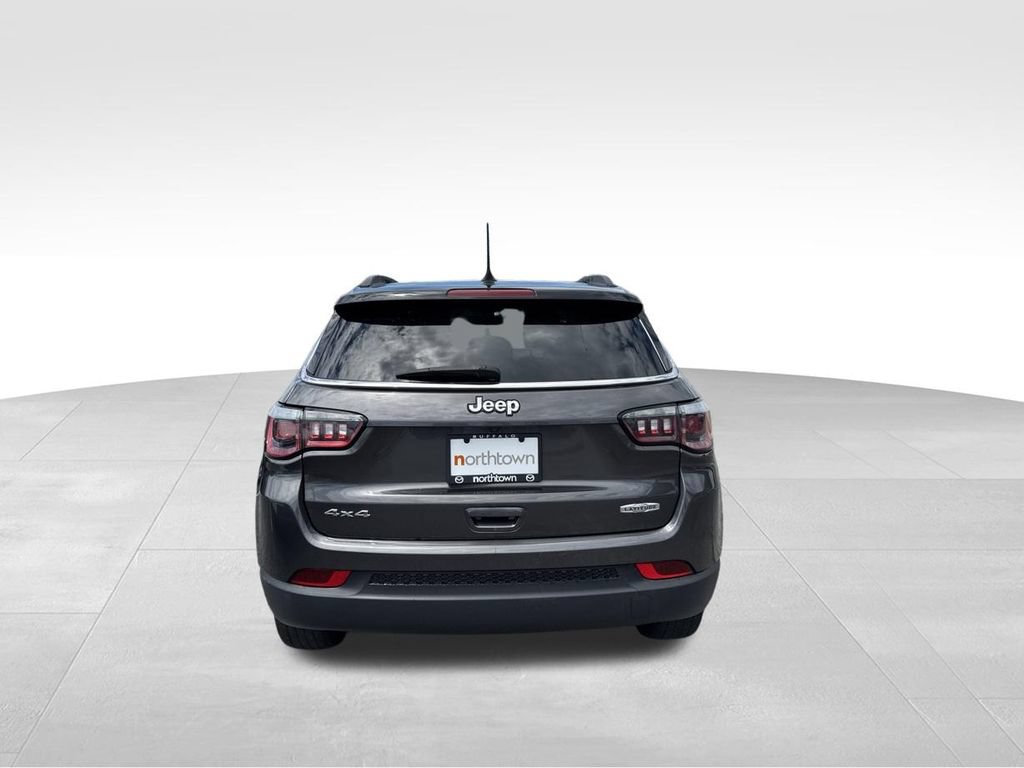 Used 2018 Jeep Compass Latitude w/ Popular Equipment Group AWD/4WD image 5