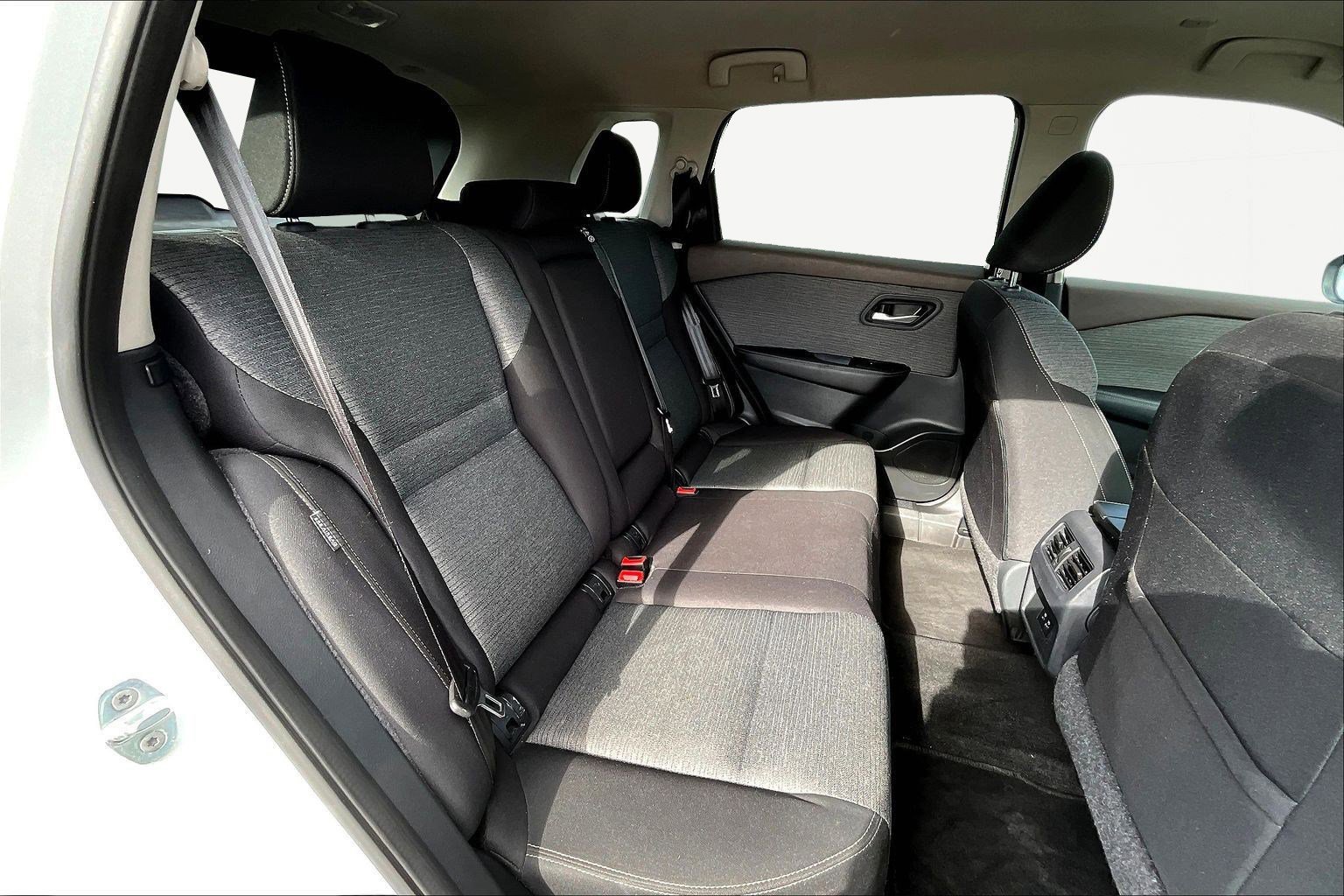 Used 2023 Nissan Rogue SV AWD/4WD image 25