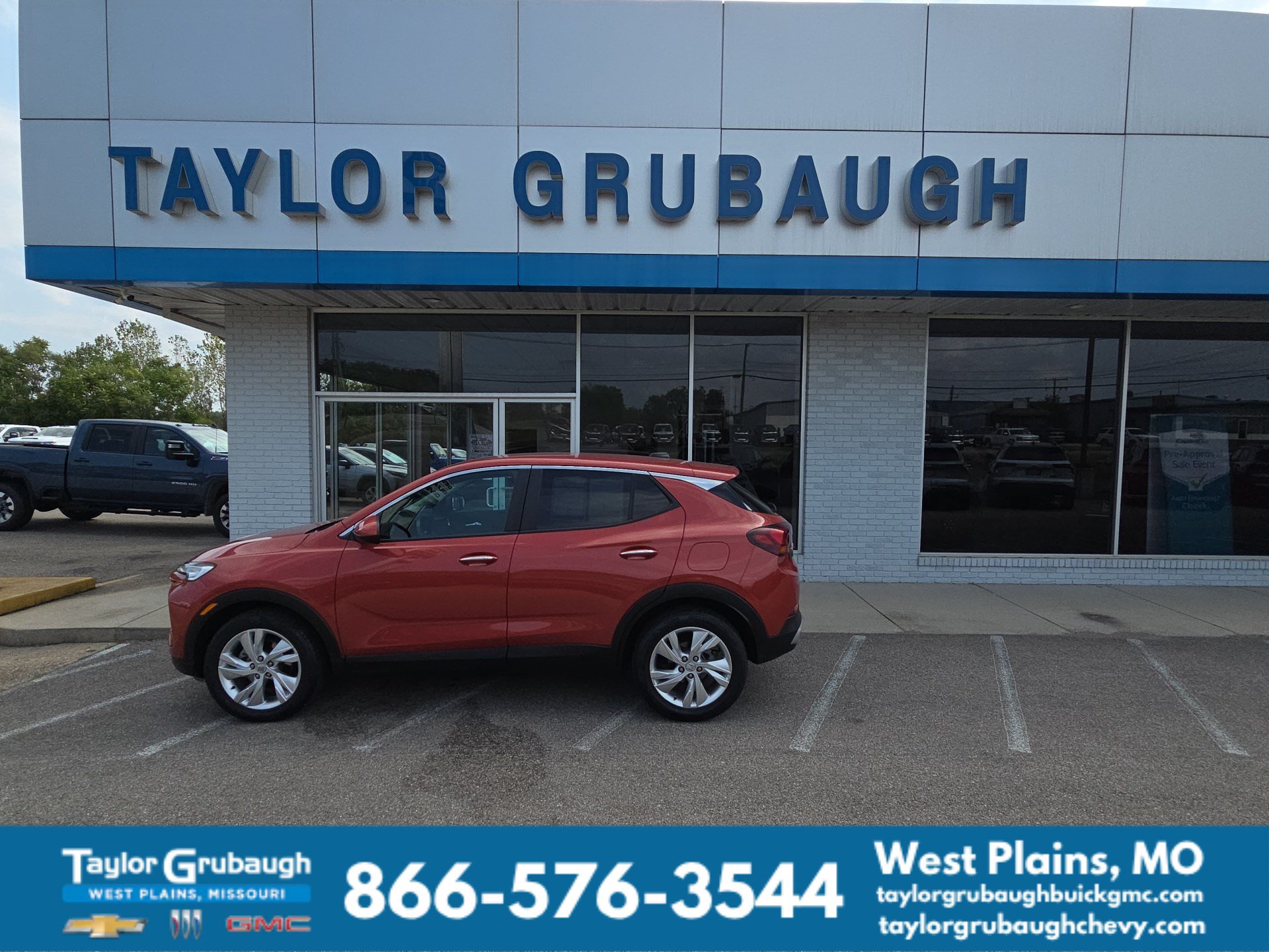 Used 2024 Buick Encore GX Preferred FWD image 1