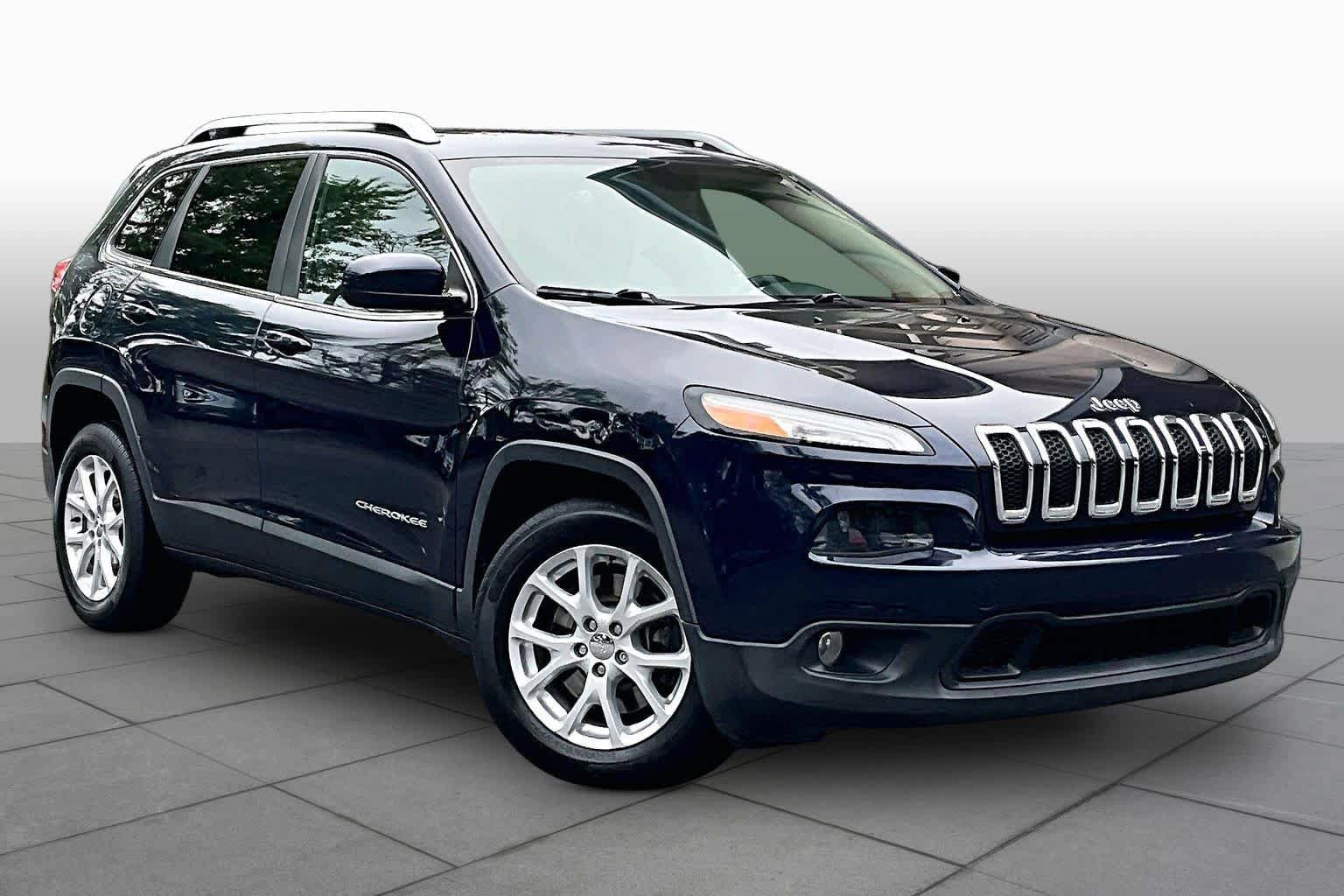 Used 2014 Jeep Cherokee Latitude w/ Cold Weather Group FWD image 4
