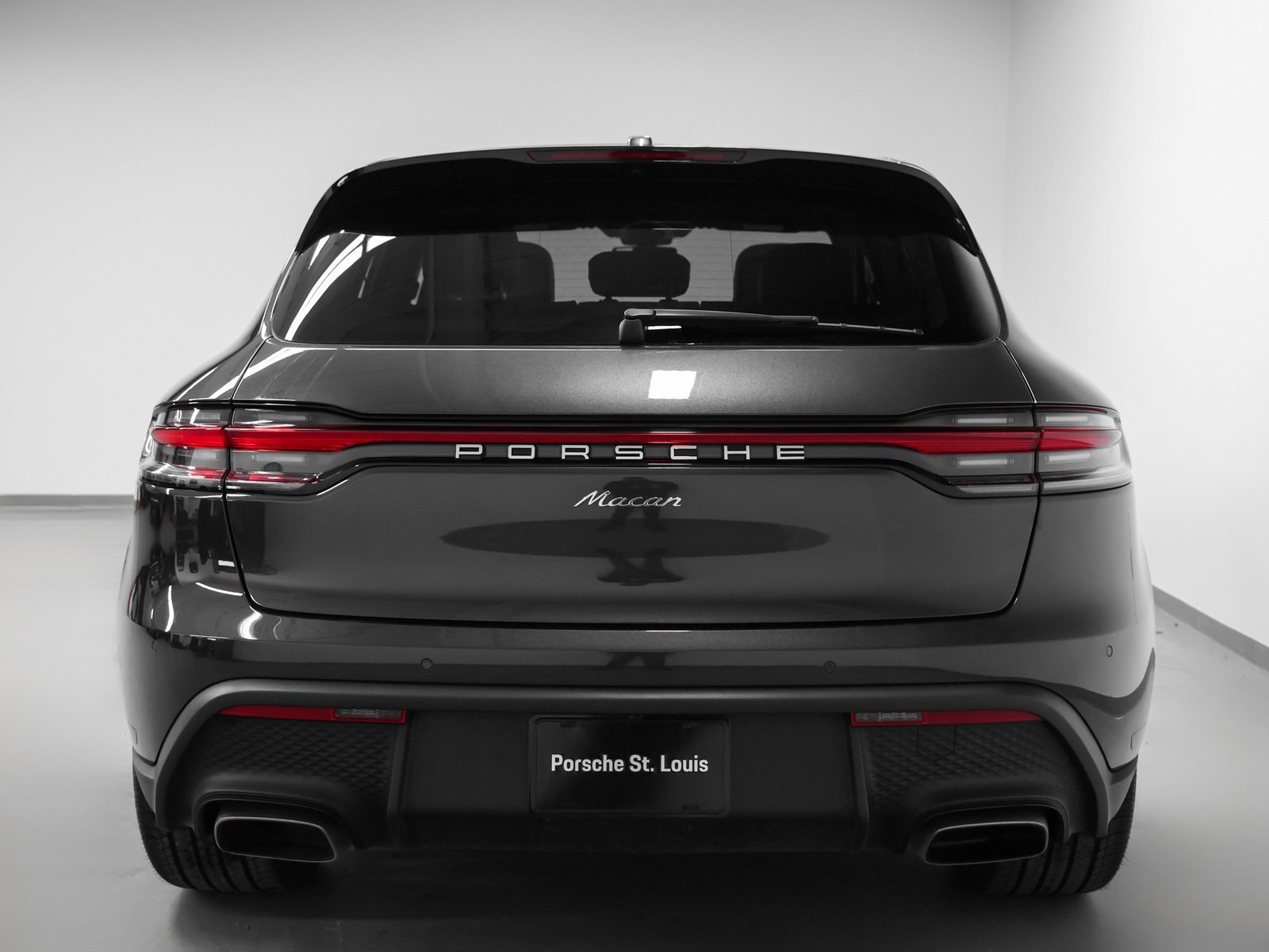 Used 2025 Porsche Macan image 11