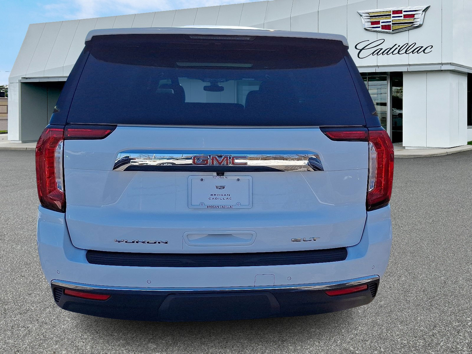 Used 2022 GMC Yukon SLT w/ SLT Premium Package image 5