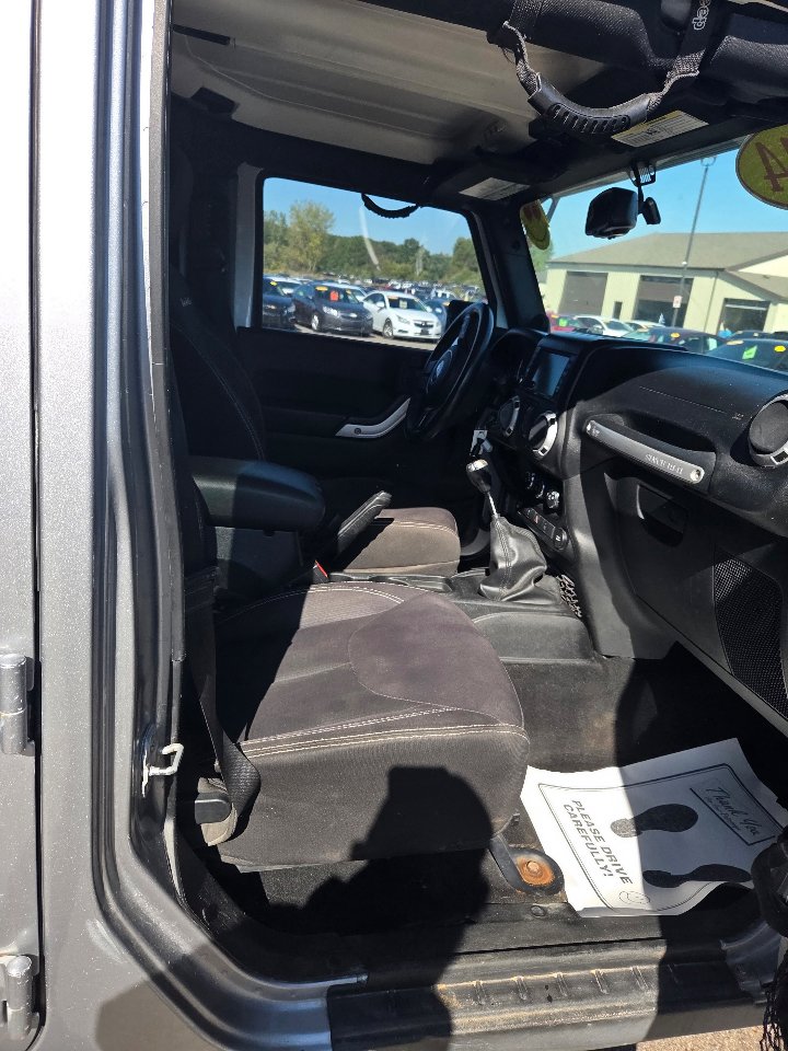 Used 2014 Jeep Wrangler Unlimited Sahara w/ Dual Top Group image 15