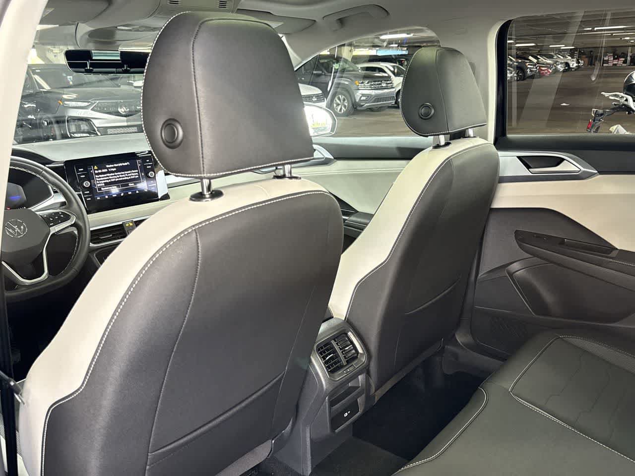 Used 2025 Volkswagen Taos SE w/ Panoramic Sunroof Package FWD image 22