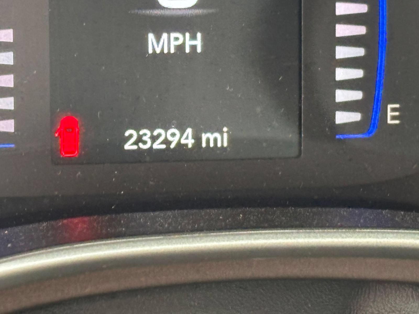 Used 2024 Chrysler Voyager LX FWD image 19