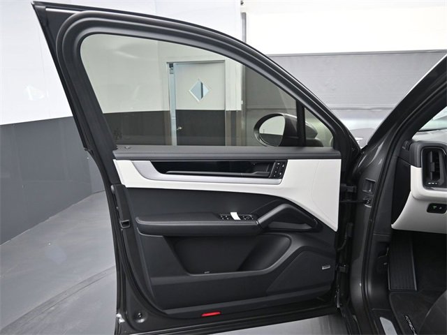 New 2025 Porsche Cayenne image 7