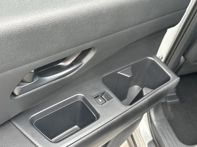 Used 2024 Nissan Pathfinder S image 13