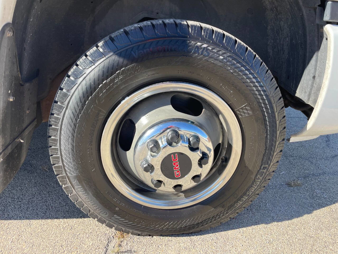 Used 2005 GMC Sierra 3500 SLT w/ Heavy-Duty Power Package image 10