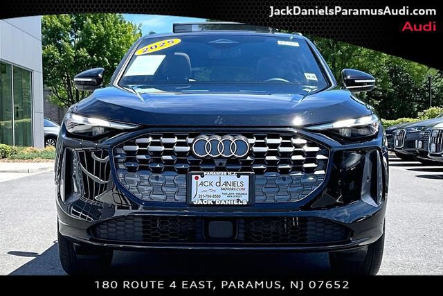 Used 2025 Audi Q5 Premium w/ Convenience Package AWD/4WD image 3