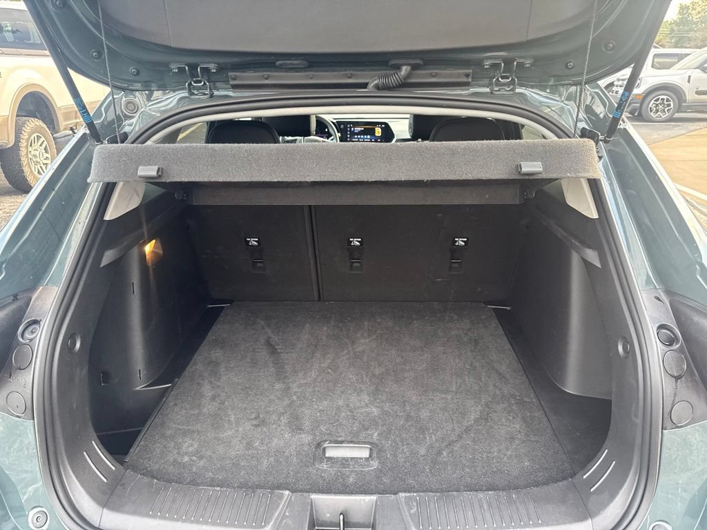 Used 2025 Chevrolet Trax LT FWD image 39