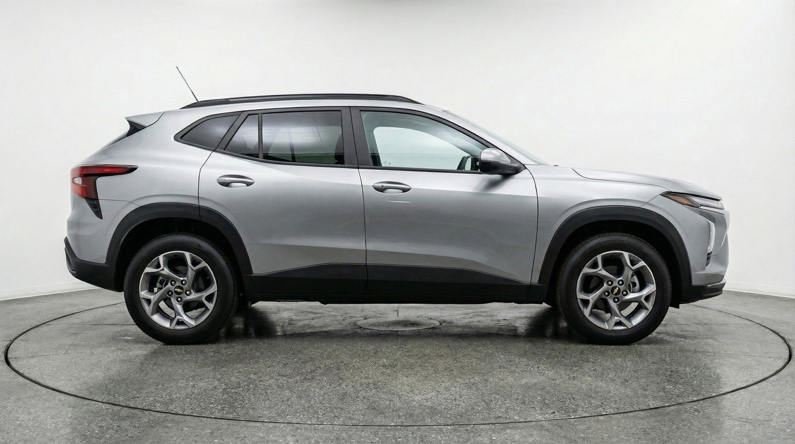 Used 2025 Chevrolet Trax LT w/ LT Convenience Package image 11