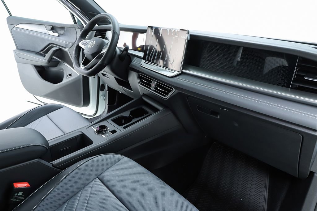 New 2026 Volkswagen Tiguan SE R-Line image 33