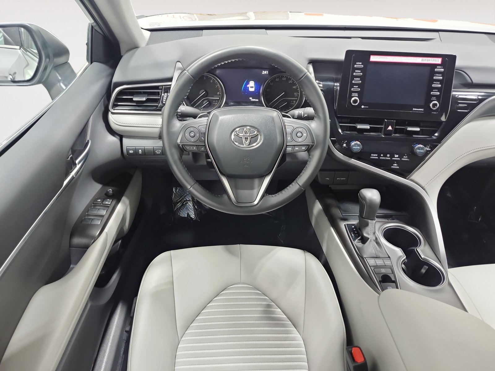 Used 2024 Toyota Camry SE AWD/4WD image 11