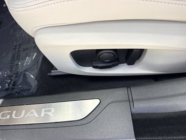 Used 2024 Jaguar XF R-Dynamic SE RWD image 12