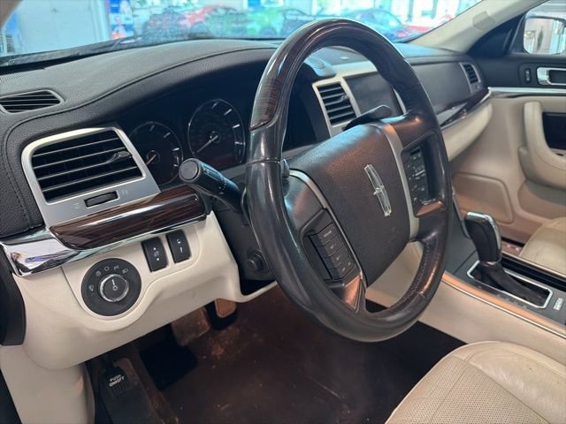 Used 2010 Lincoln MKS AWD image 16