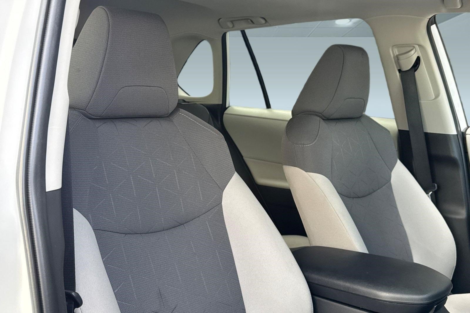 Used 2023 Toyota RAV4 XLE w/ Convenience Package AWD/4WD image 32