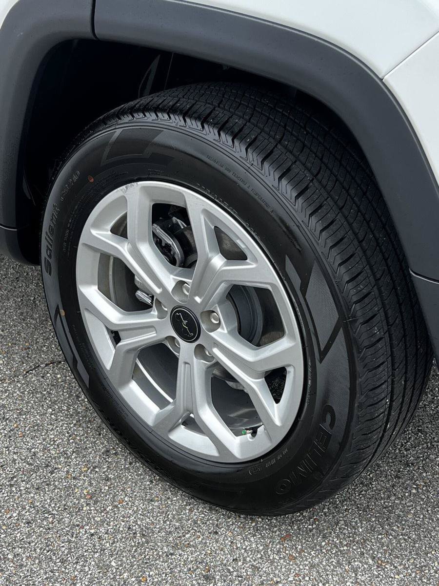 Used 2025 Jeep Compass Latitude AWD/4WD image 36