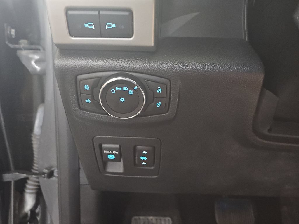 Used 2018 Ford F150 Lariat w/ Equipment Group 502A Luxury AWD/4WD image 31