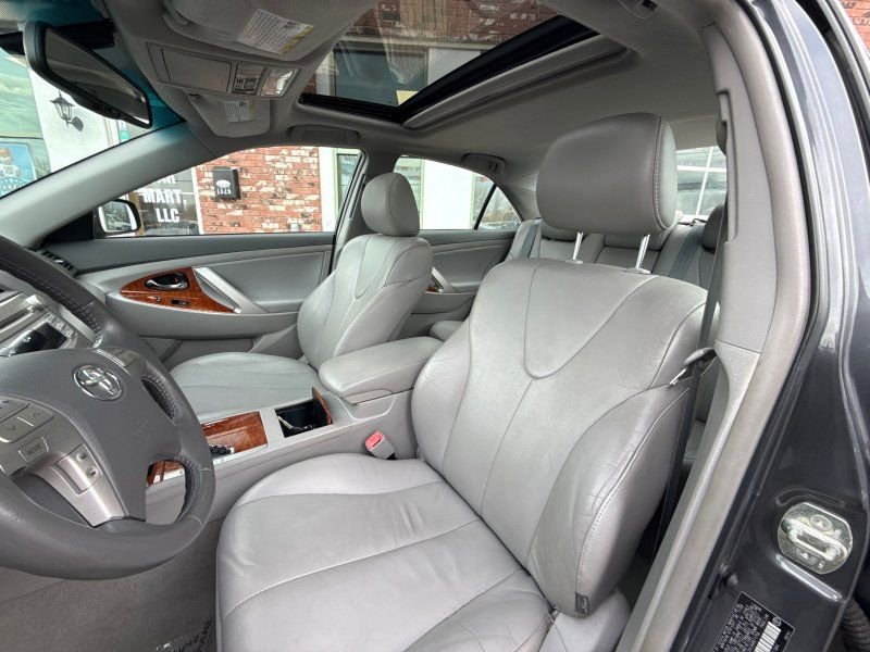 Used 2010 Toyota Camry XLE FWD image 12