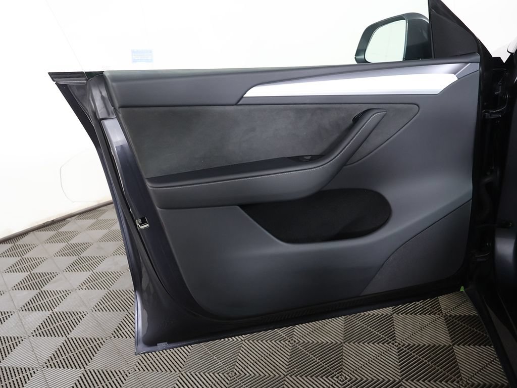 Used 2024 Tesla Model Y Performance AWD/4WD image 24