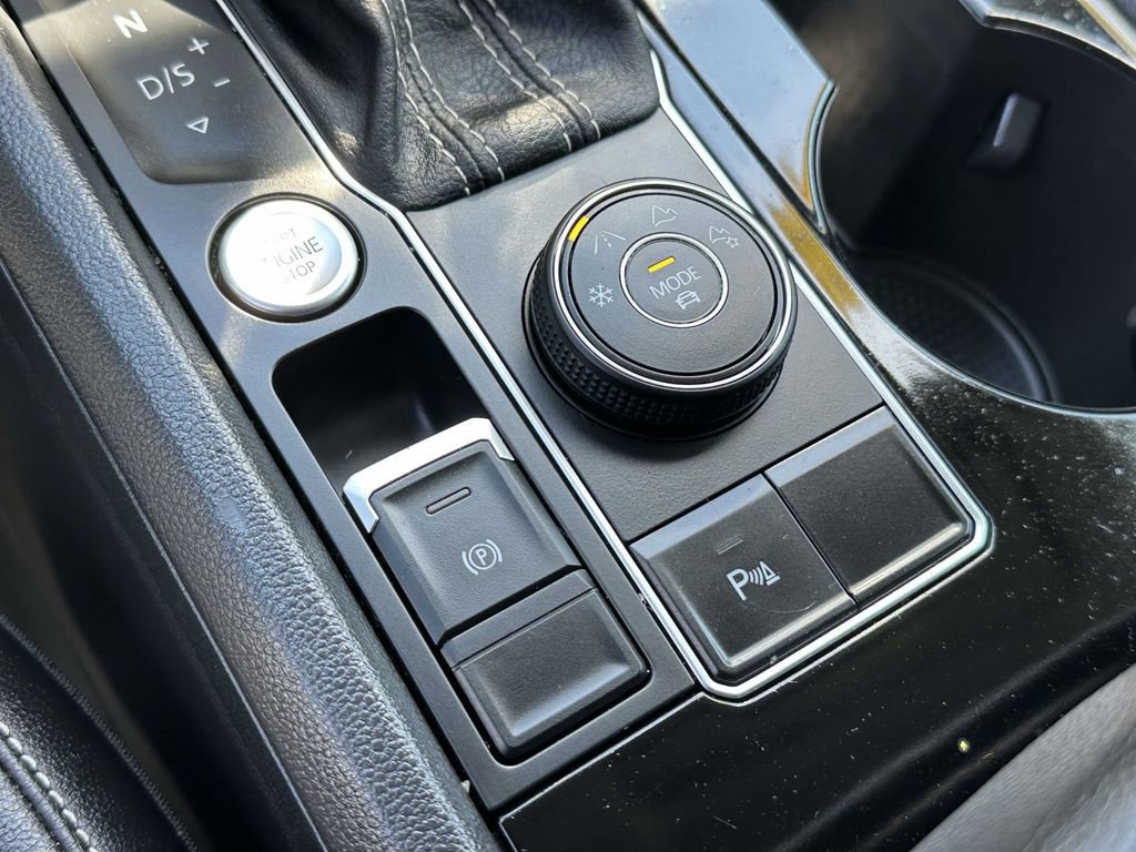 Used 2023 Volkswagen Atlas SE AWD/4WD image 30
