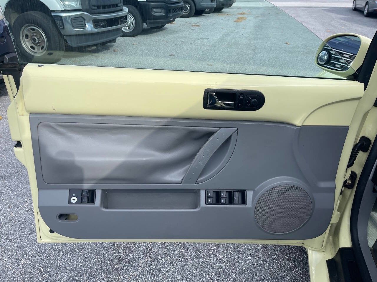 Used 2006 Volkswagen Beetle 2.5 PZEV 2dr Convertible (2.5L image 27