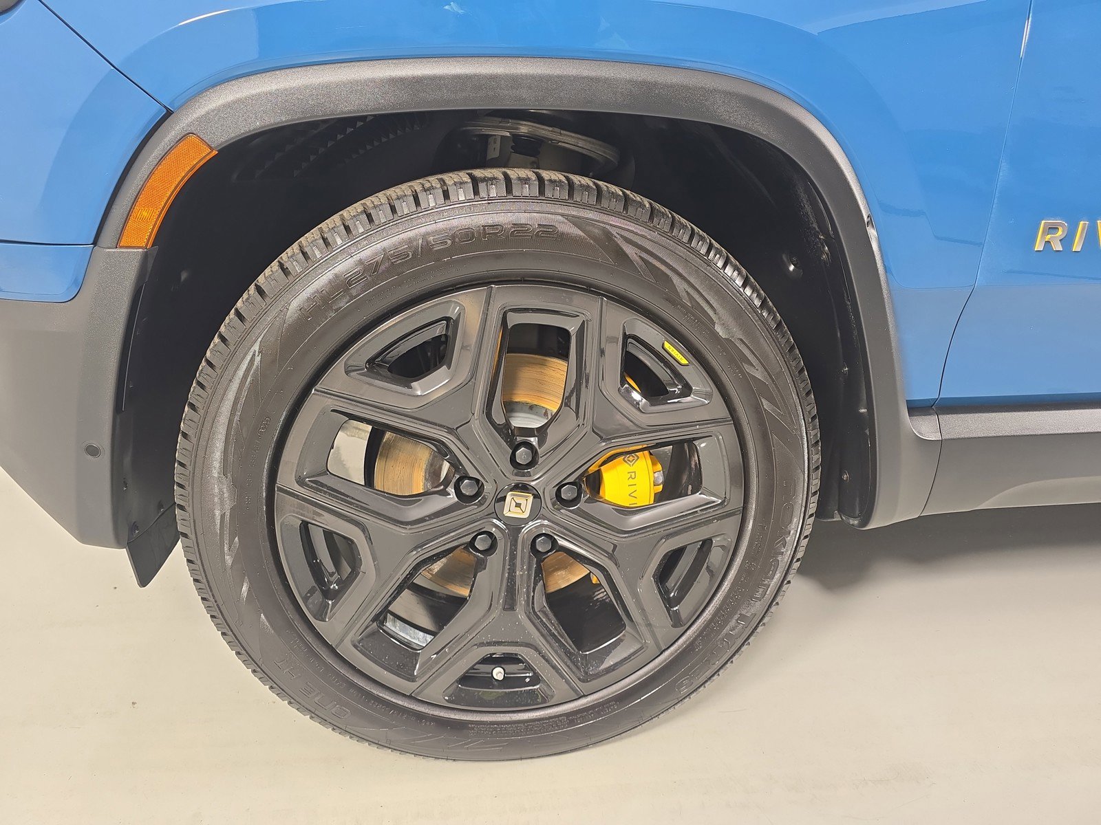 Used 2024 Rivian R1S Adventure AWD/4WD image 9