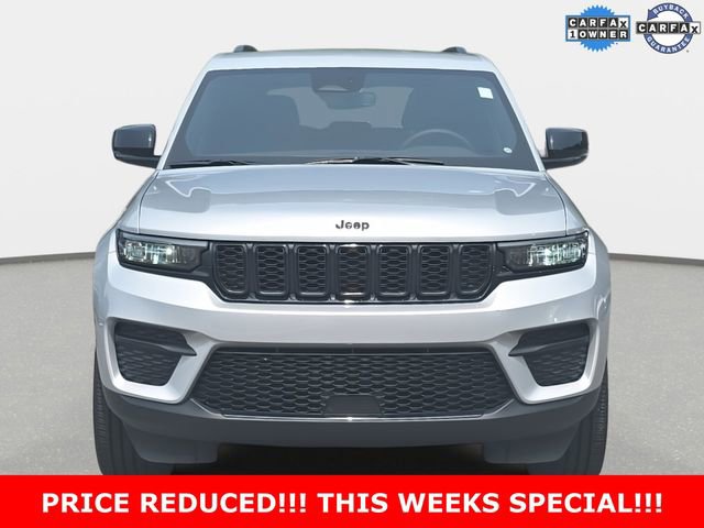 Used 2024 Jeep Grand Cherokee Altitude image 2