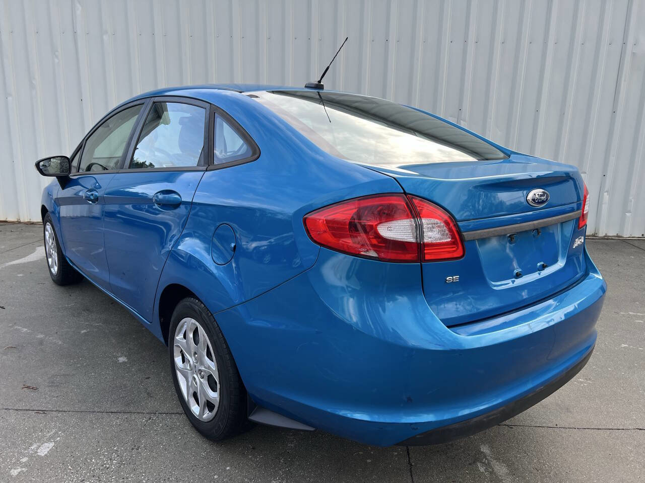 Used 2013 Ford Fiesta SE FWD image 5