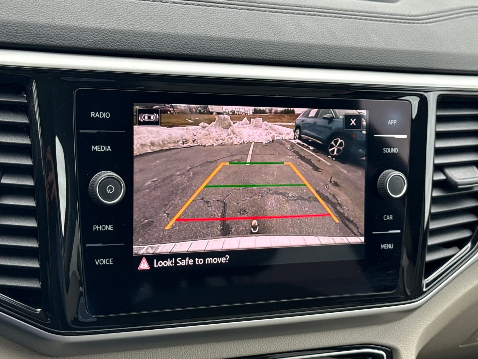 Certified 2023 Volkswagen Atlas SE w/ Black Wheel Package image 21