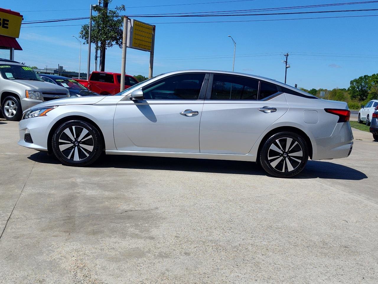 Used 2021 Nissan Altima 2.5 SV image 3
