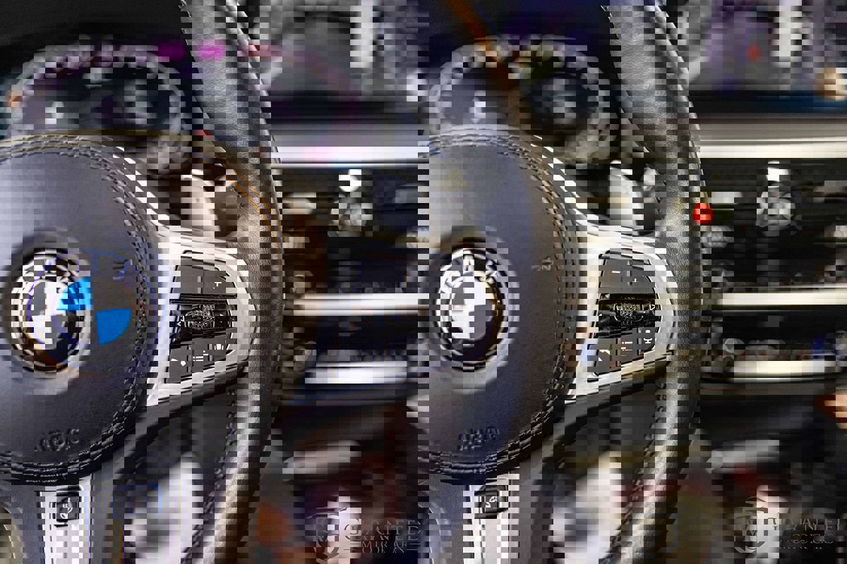 Used 2021 BMW 530e xDrive w/ Executive Package image 27