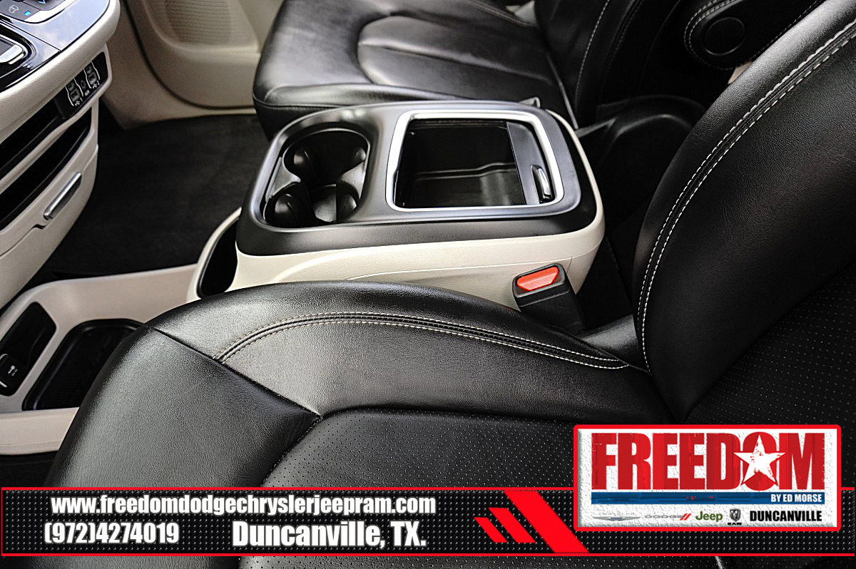 Used 2024 Chrysler Pacifica Touring-L FWD image 35
