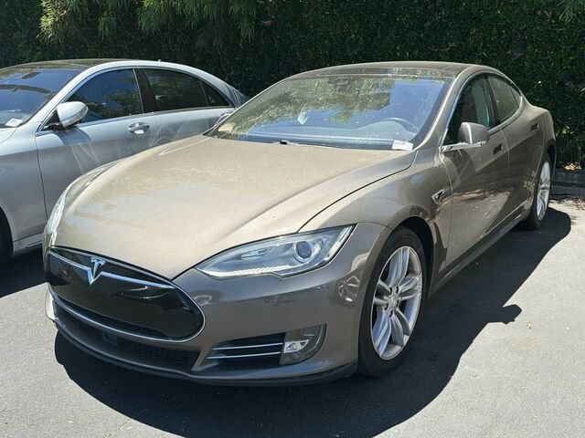 Used 2016 Tesla Model S 70 RWD image 2