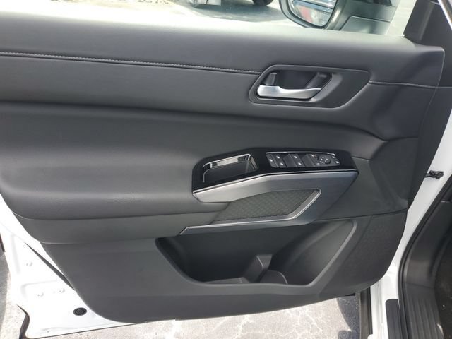 New 2026 Nissan Pathfinder SL FWD image 10