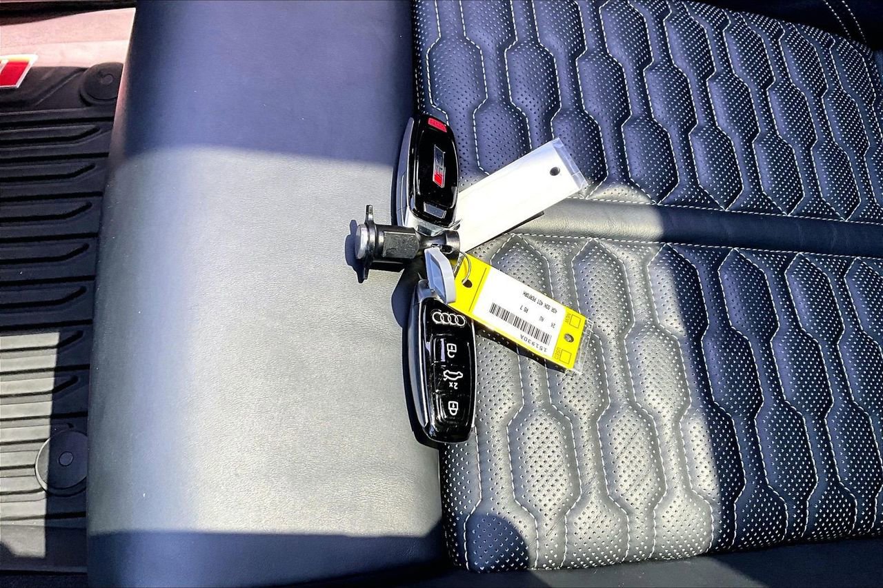 Used 2024 Audi RS 7 Performance AWD/4WD image 32