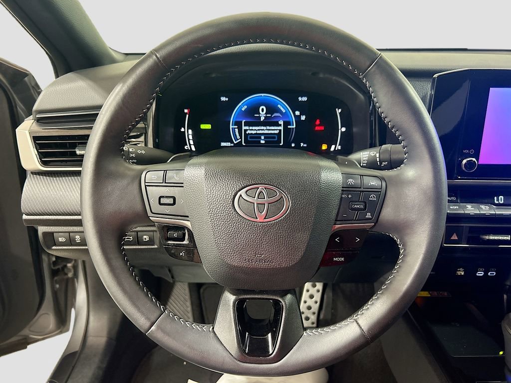 Used 2025 Toyota Camry SE FWD image 9
