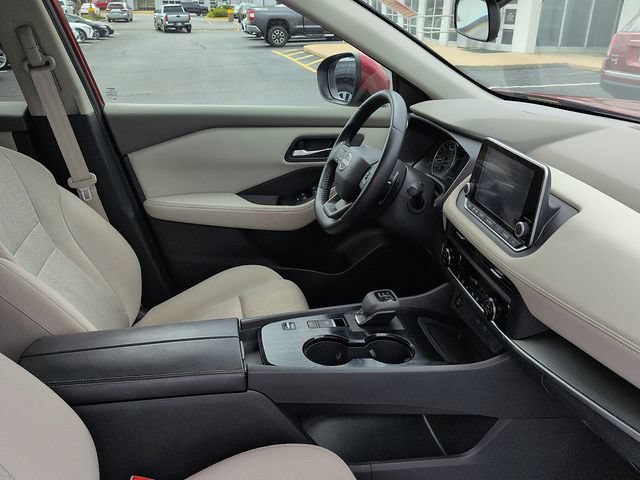 Used 2025 Nissan Rogue SV FWD image 10