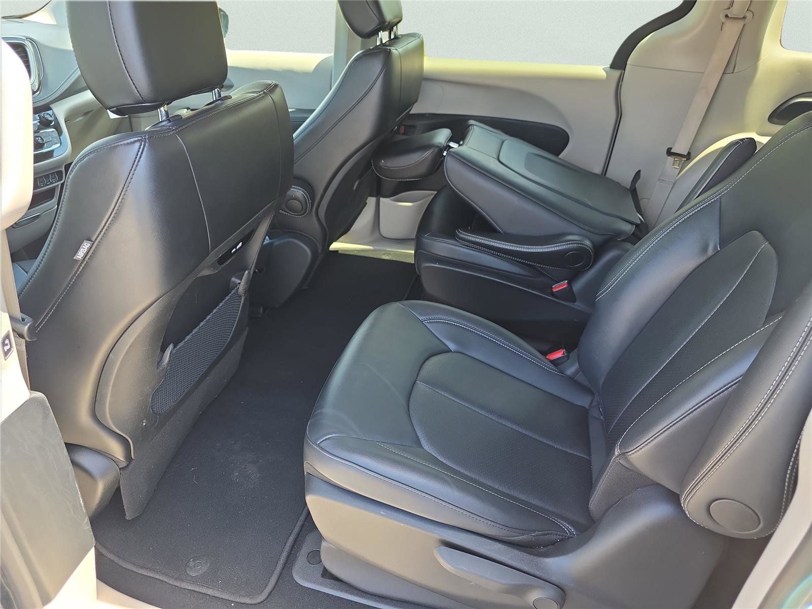 Used 2024 Chrysler Pacifica Select image 22