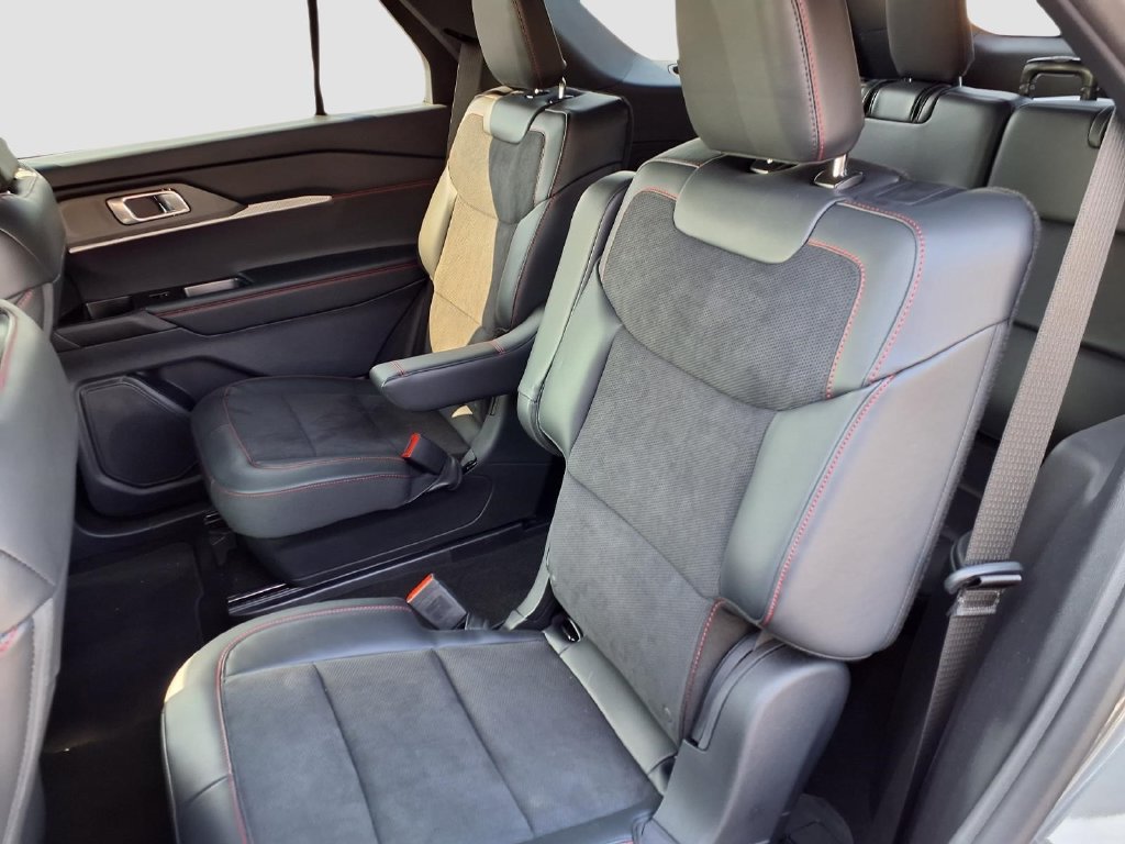 Used 2025 Ford Explorer ST AWD/4WD image 29
